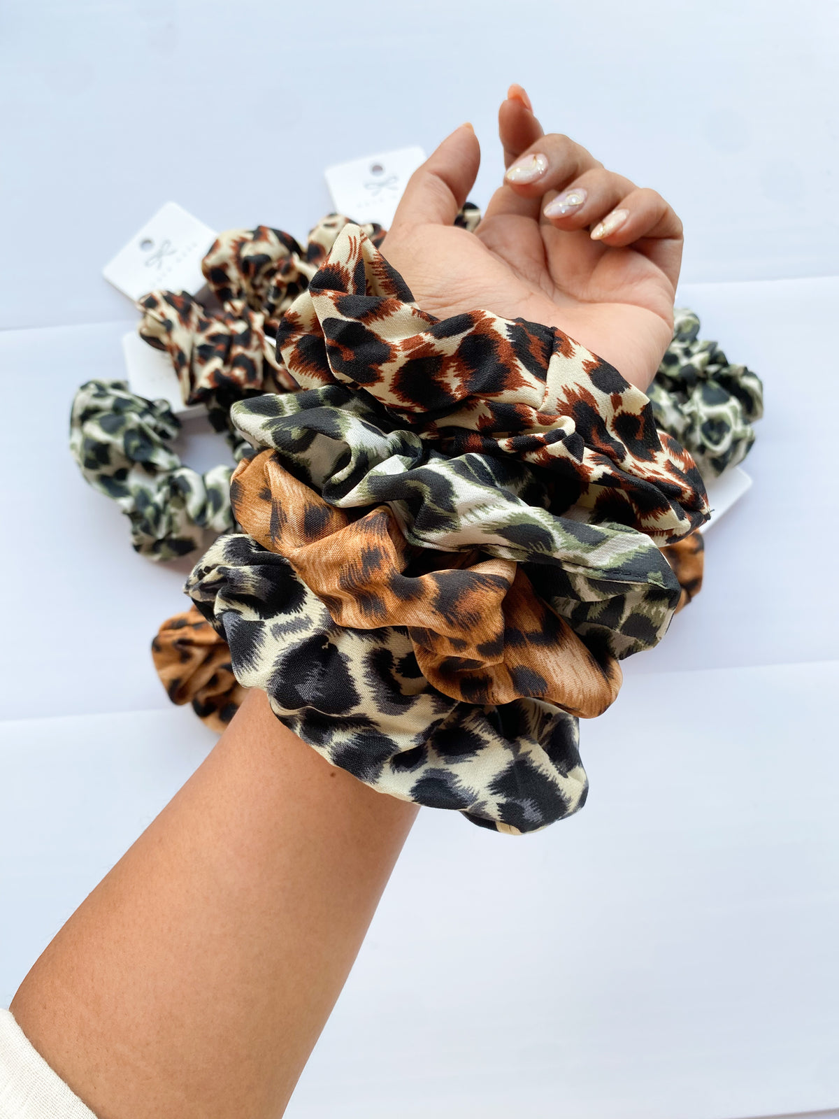 ETC-MON-130 - DOC SCRUNCHY ANIMAL PRINT