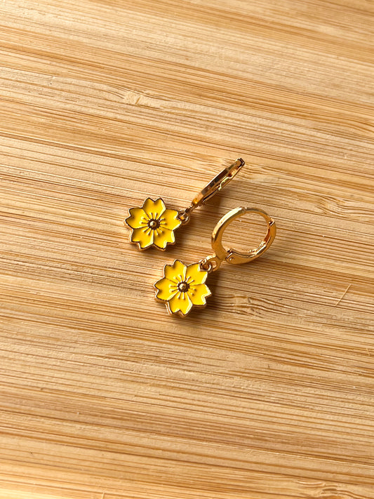 ETC-ARE-259 - ARETES FLOR AMARILLAS